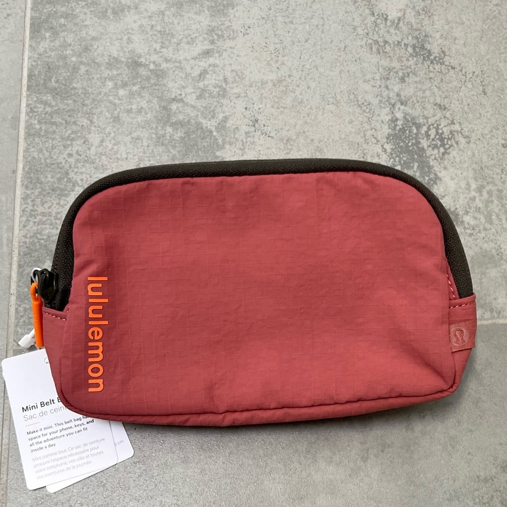 NWT Lululemon Athletics Mini Belt Bag in Briar Rose